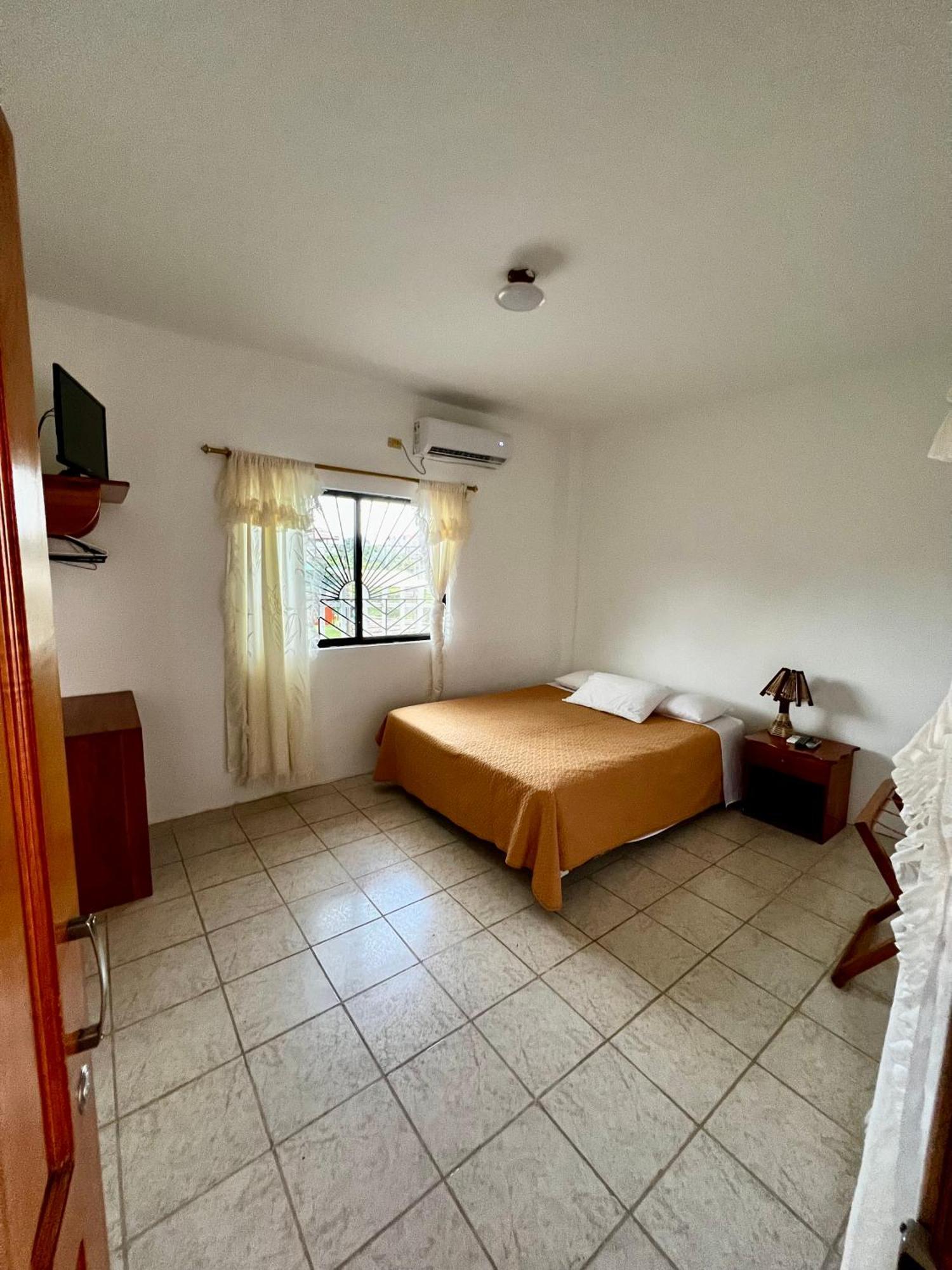 Casa De Nelly Hotel Puerto Baquerizo Moreno Luaran gambar