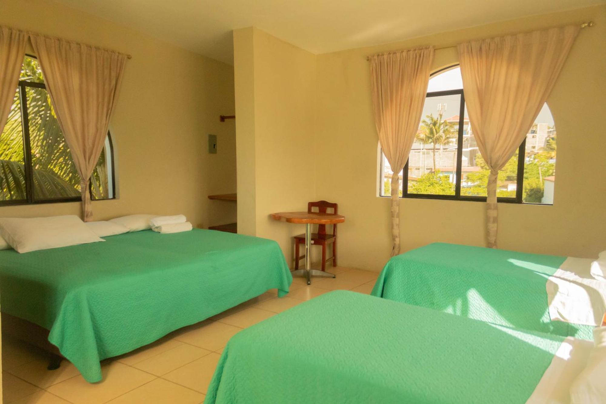 Casa De Nelly Hotel Puerto Baquerizo Moreno Luaran gambar