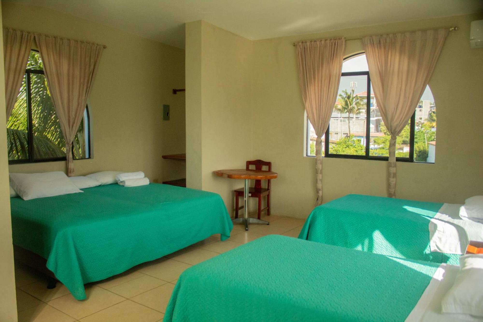 Casa De Nelly Hotel Puerto Baquerizo Moreno Luaran gambar
