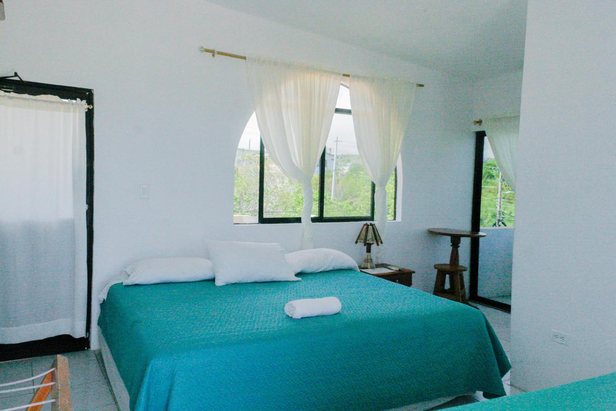 Casa De Nelly Hotel Puerto Baquerizo Moreno Luaran gambar
