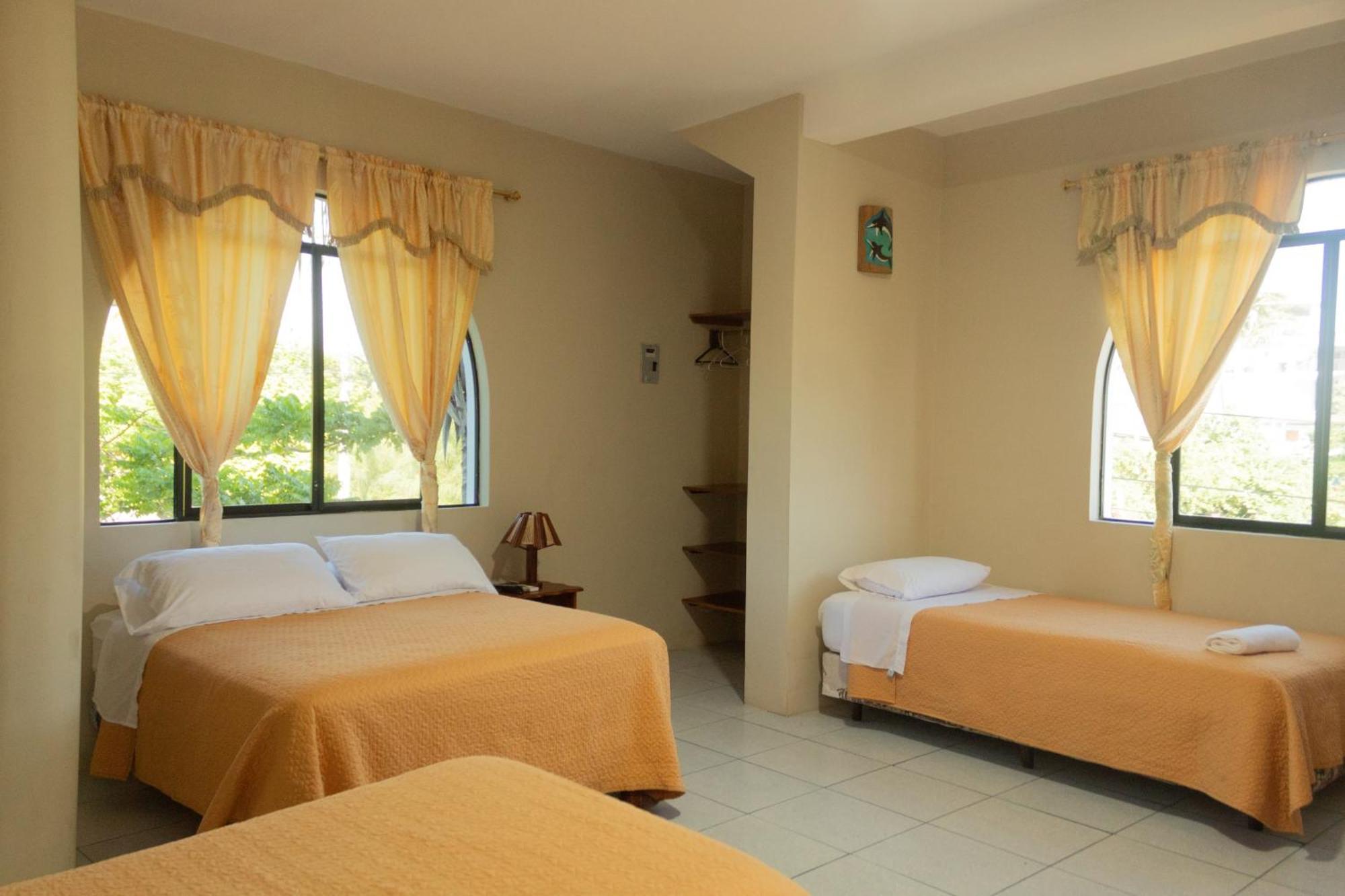 Casa De Nelly Hotel Puerto Baquerizo Moreno Luaran gambar